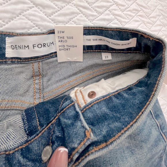 Aritzia Denim Forum 50s Arlo Mid thigh jean shorts size 23 - Picture 3 of 9